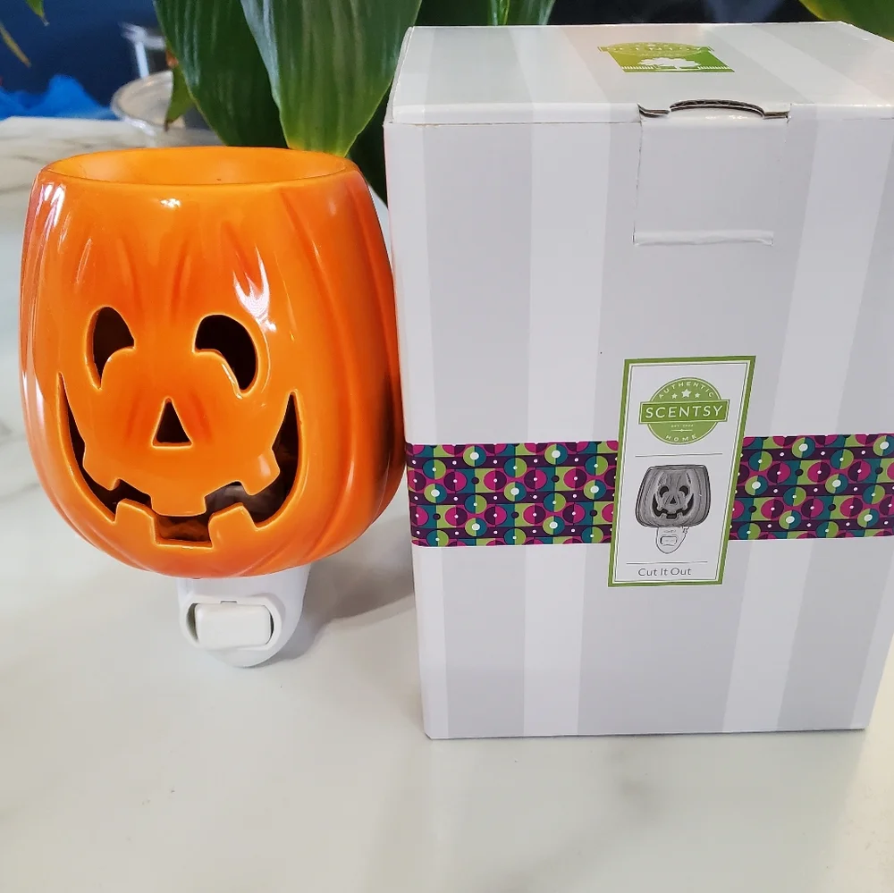 Cut it Out Scentsy Plugin Mini Warmer Pumpkin